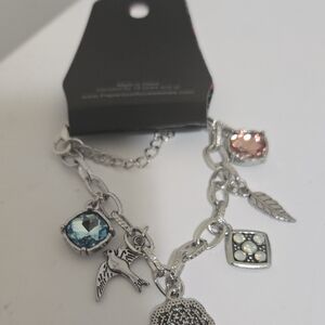 Paparazzi-- Fancifully Flighty Bracelet